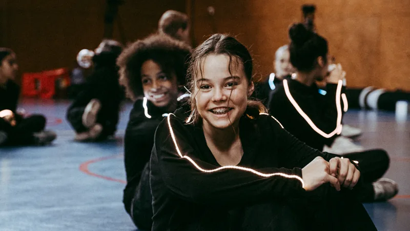 Vue de la salle, danseurs répartis